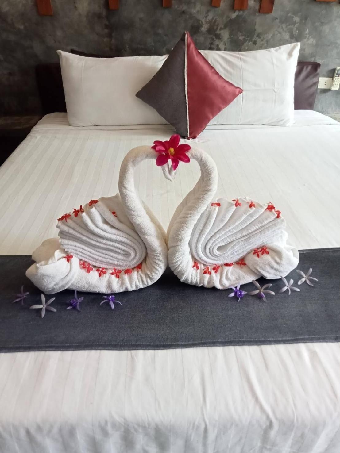 Keeree Loft Resort Thong Pha Phum Exteriör bild