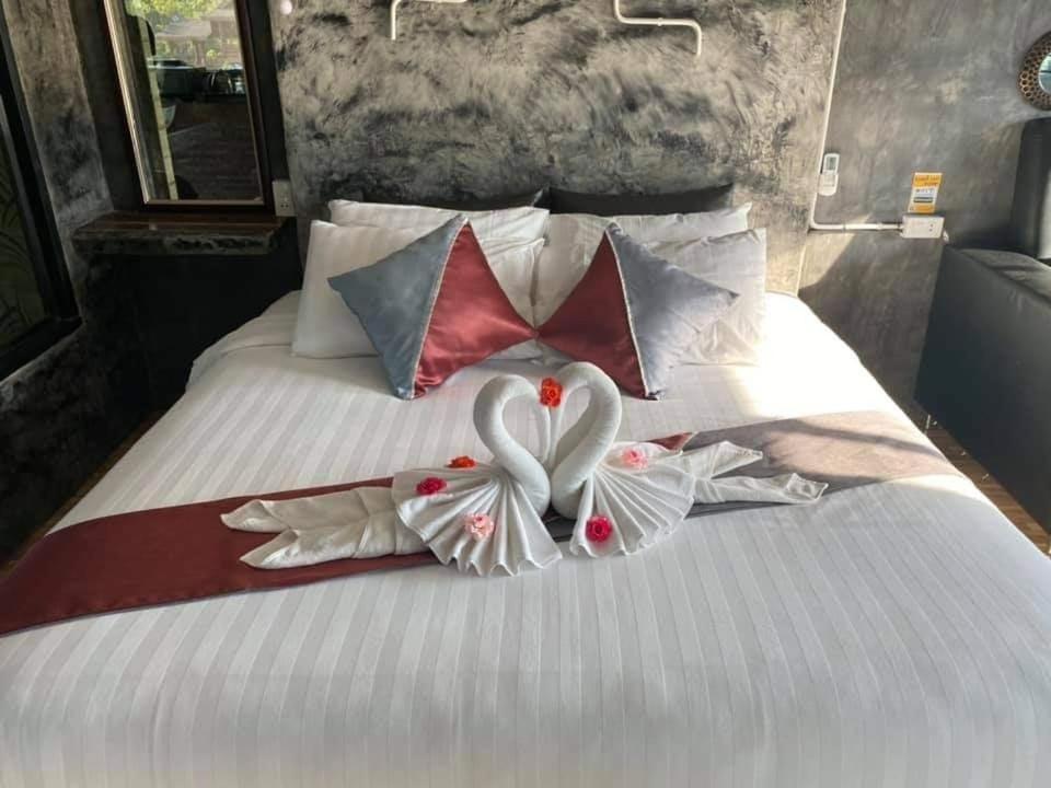 Keeree Loft Resort Thong Pha Phum Exteriör bild