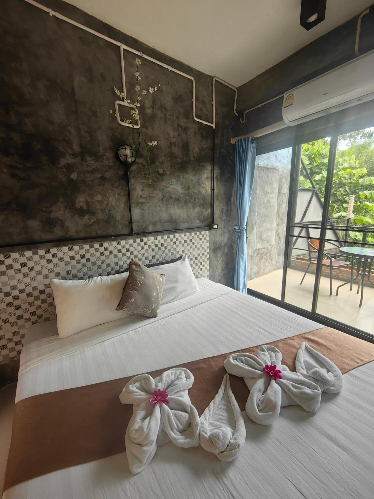Keeree Loft Resort Thong Pha Phum Exteriör bild