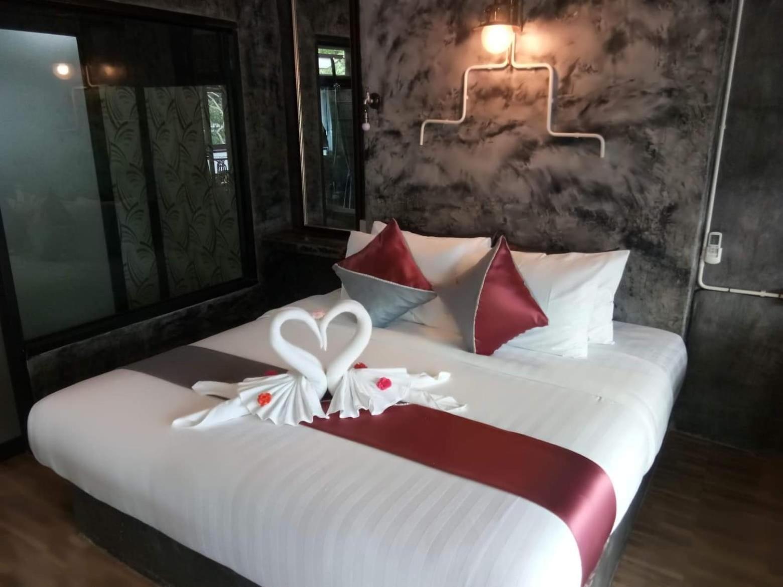 Keeree Loft Resort Thong Pha Phum Exteriör bild