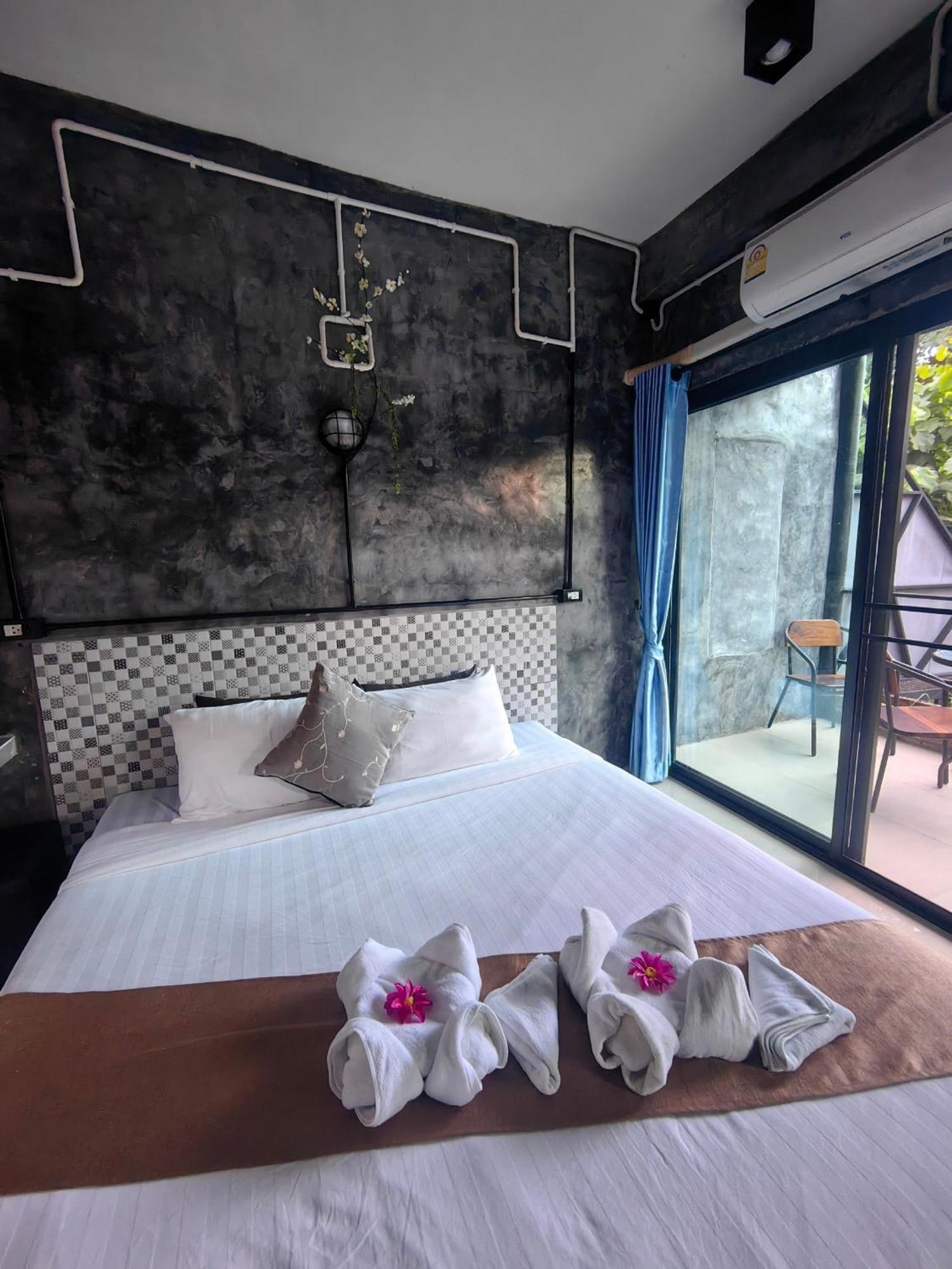 Keeree Loft Resort Thong Pha Phum Exteriör bild