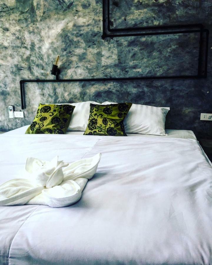 Keeree Loft Resort Thong Pha Phum Exteriör bild